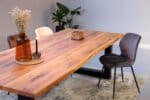 Tafel met stoelen