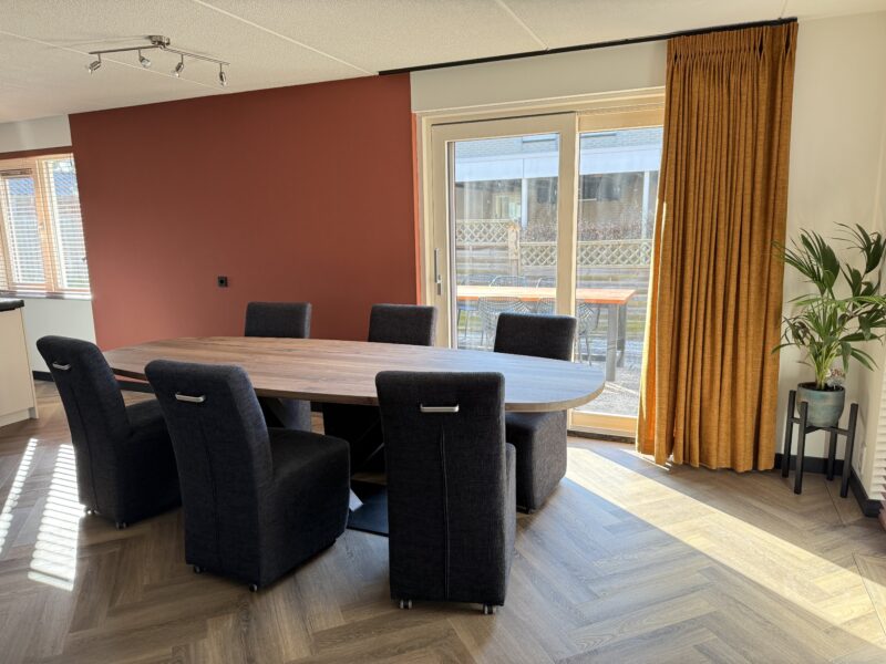 Eettafel Deens ovaal 6 personen