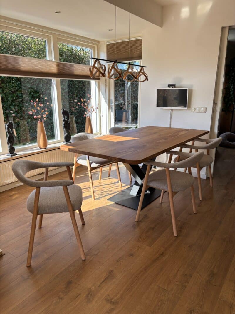 Eettafel eikenhout V poot Eetkamerstoel Nora