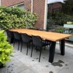 Tuintafel Douglas voor 10,12 personen. Buitentafel met stalen poten