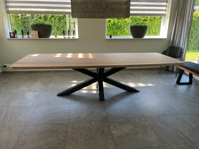 Half ovaal eettafel