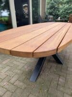 Tuintafel Iroko Deens Ovaal | Stalen Poten.JPG