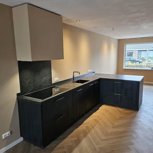 Keuken met inbouwkasten
