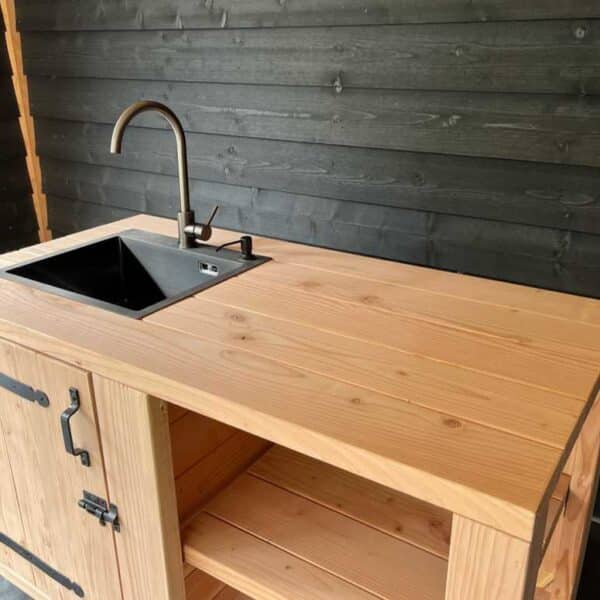 Buitenkeuken met spoelbak
