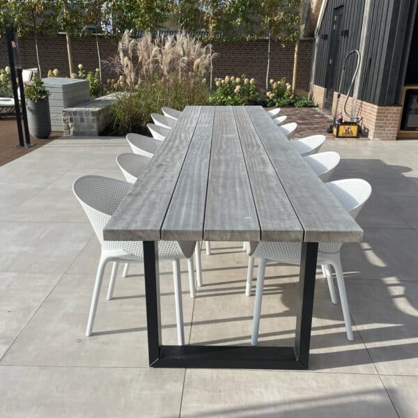 Tuintafel ronde tafel en buitenkeuken maatwerk U poot met Tuinstoel Ava 12 personen 400cm.JPG2