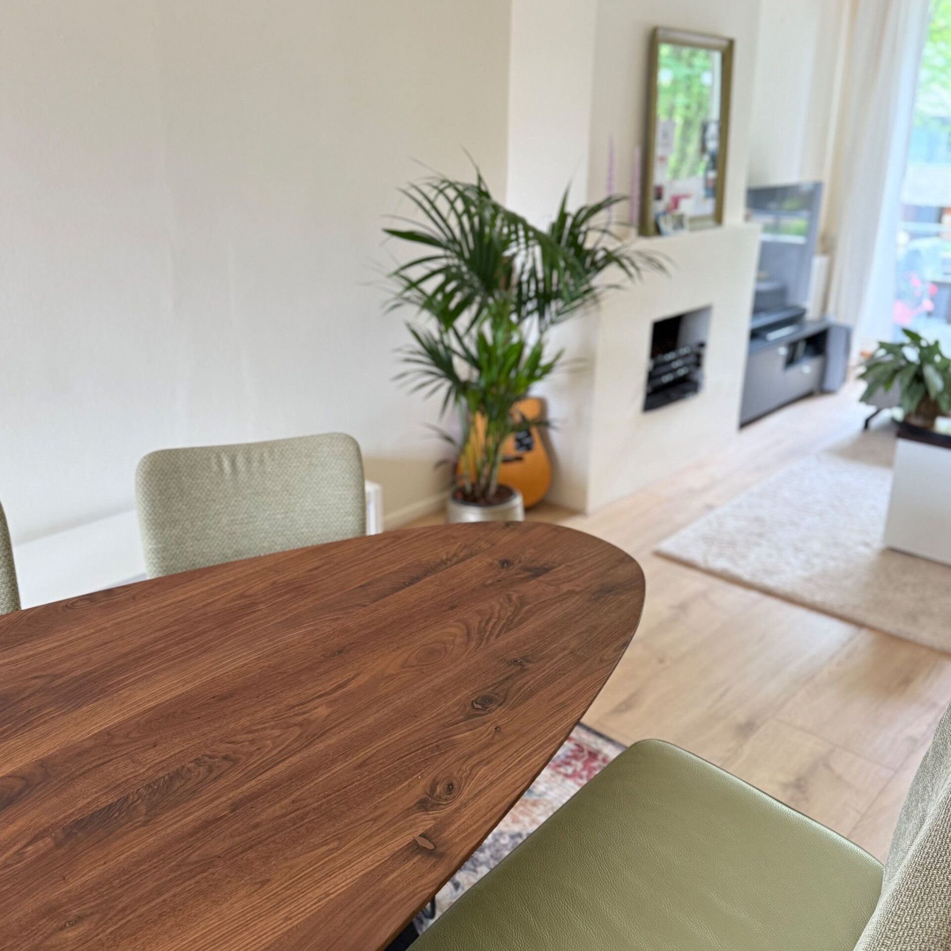 Eettafel Noten Kiezel Pure behandeling