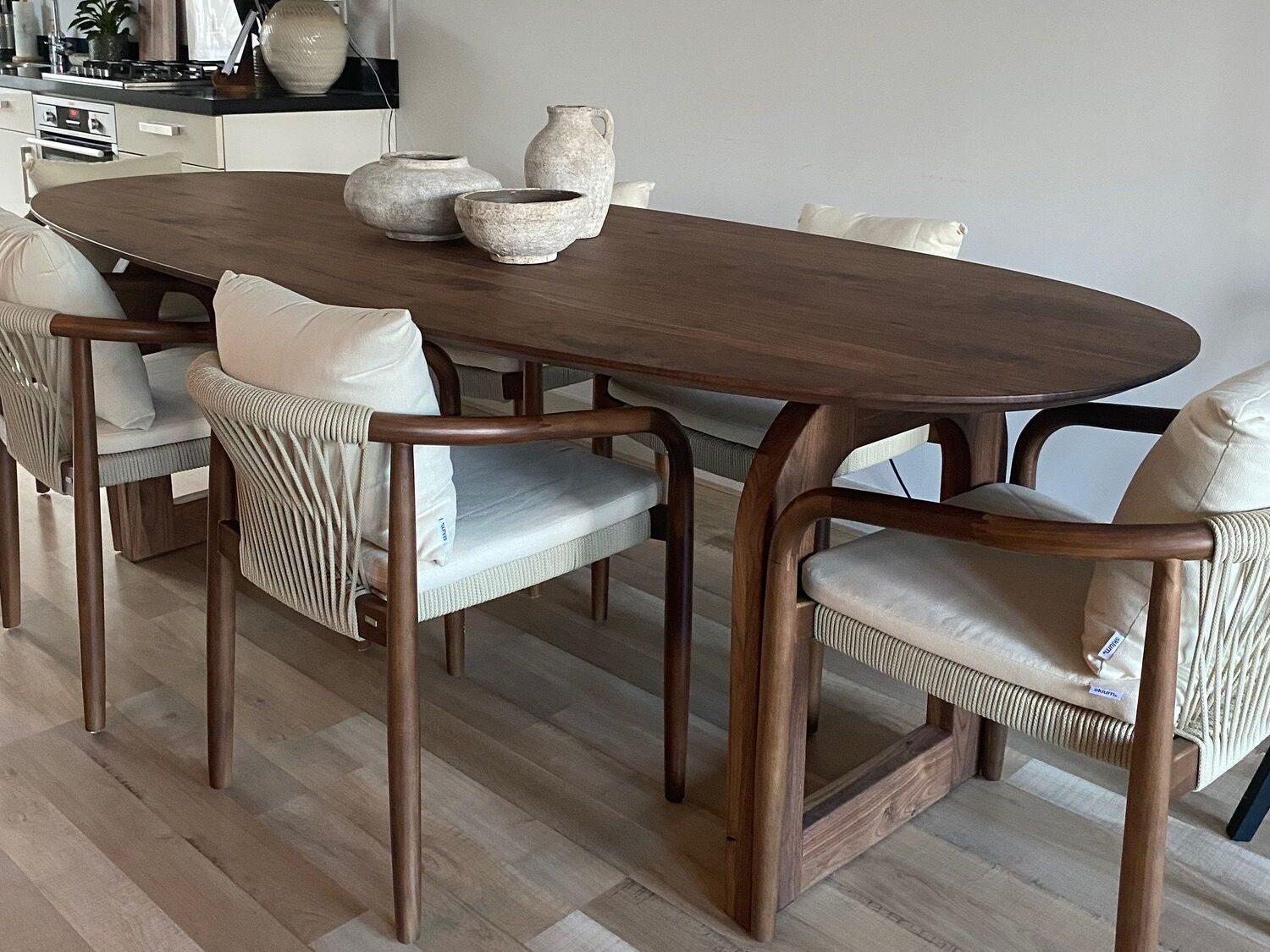 Noten eettafel met boog onderstel deens ovaal
