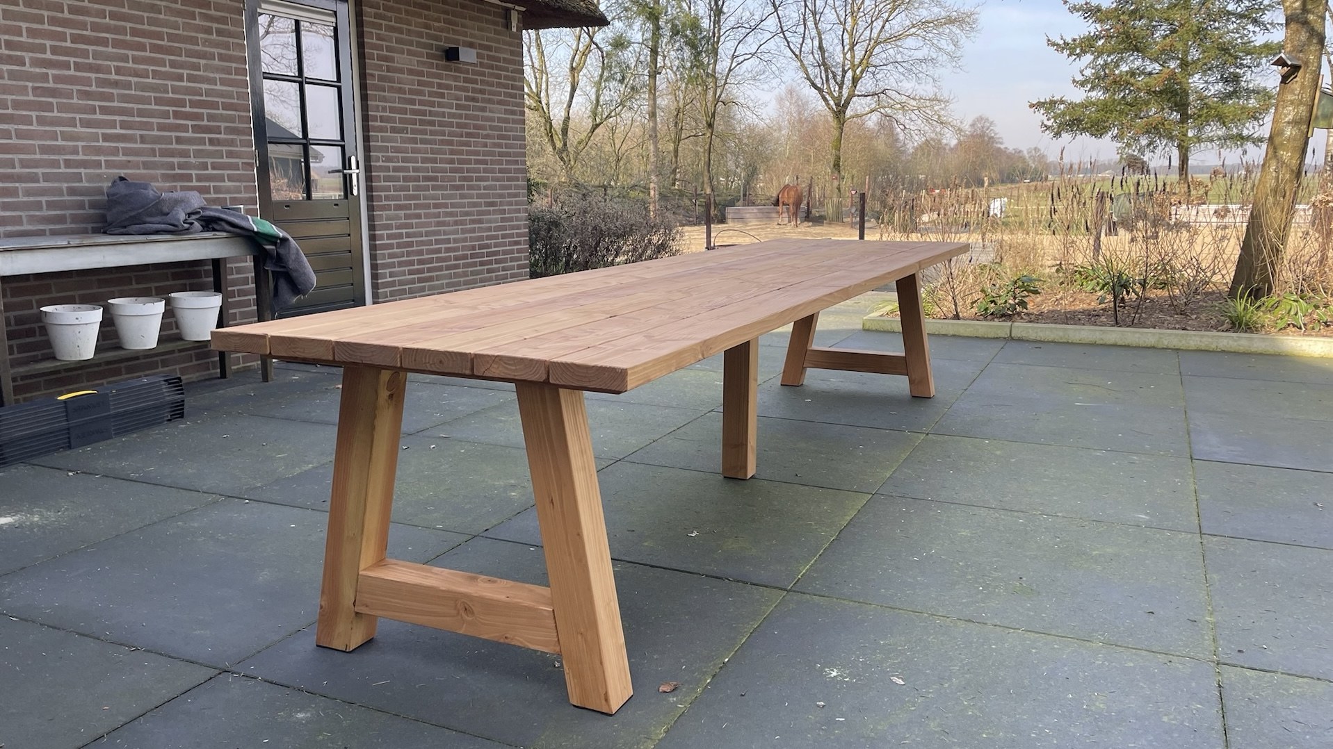 Tuintafel met middenpoot van hout 400cm