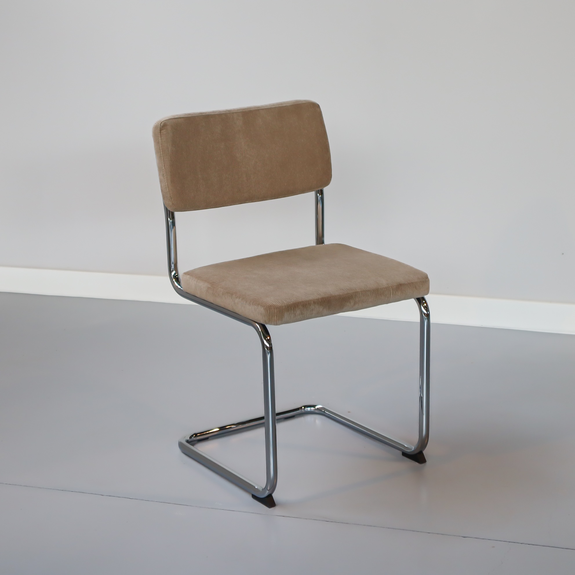 Beige Ribstoel met Chrome frame