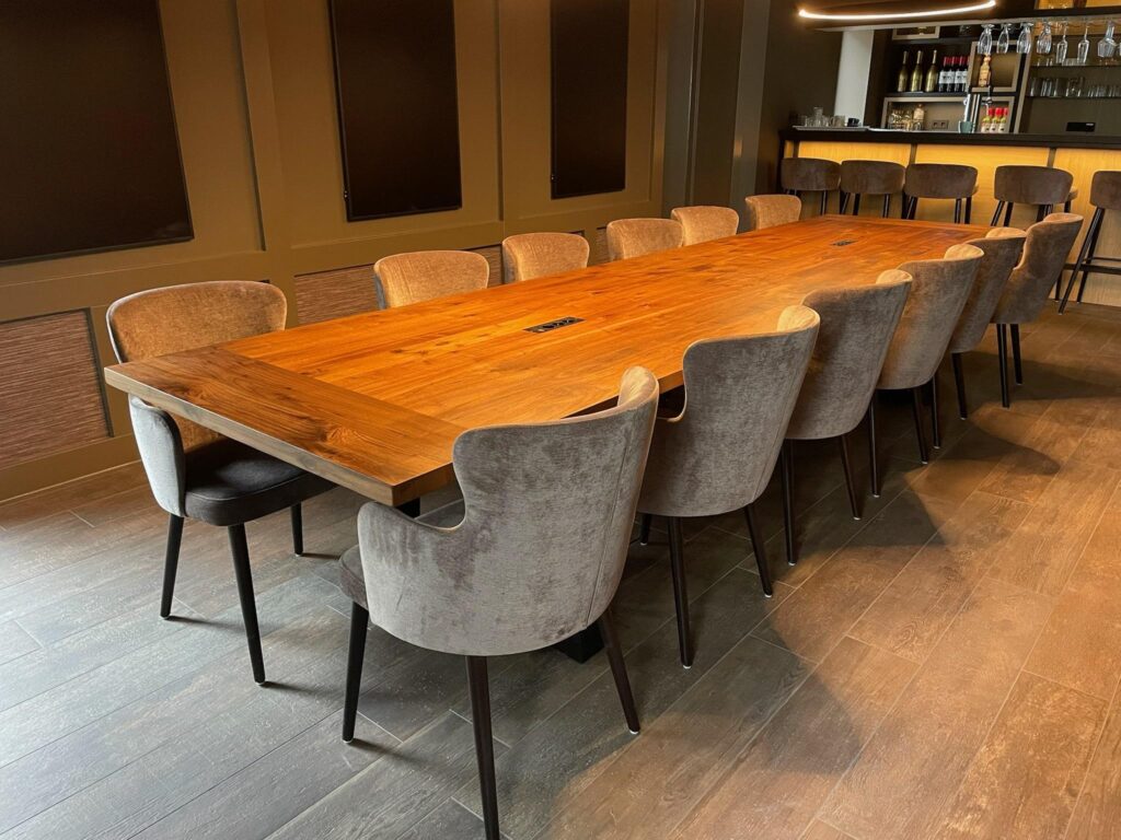 Eettafel Notenhout 10 personen