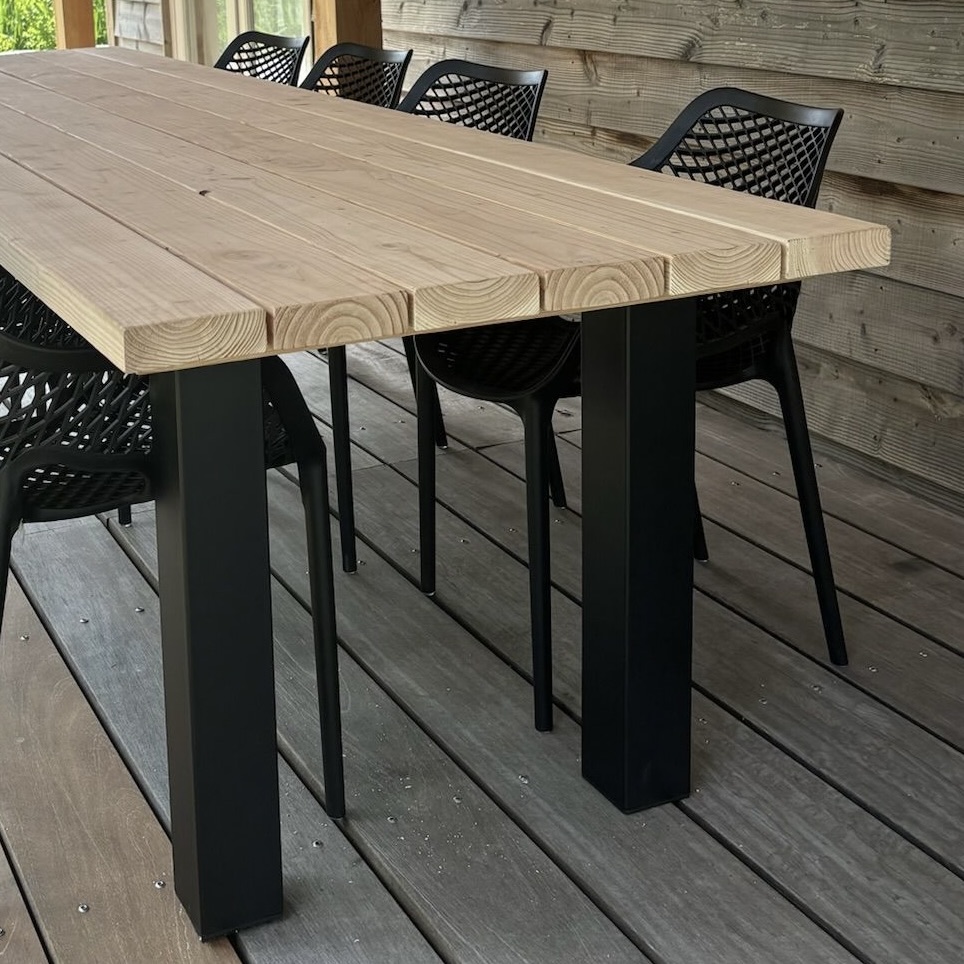 Rechte poten staal tuintafel douglas