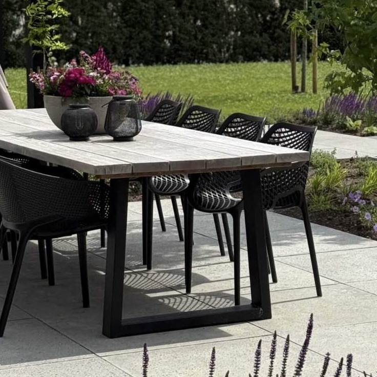 Trapezium poten staal tuintafel iroko