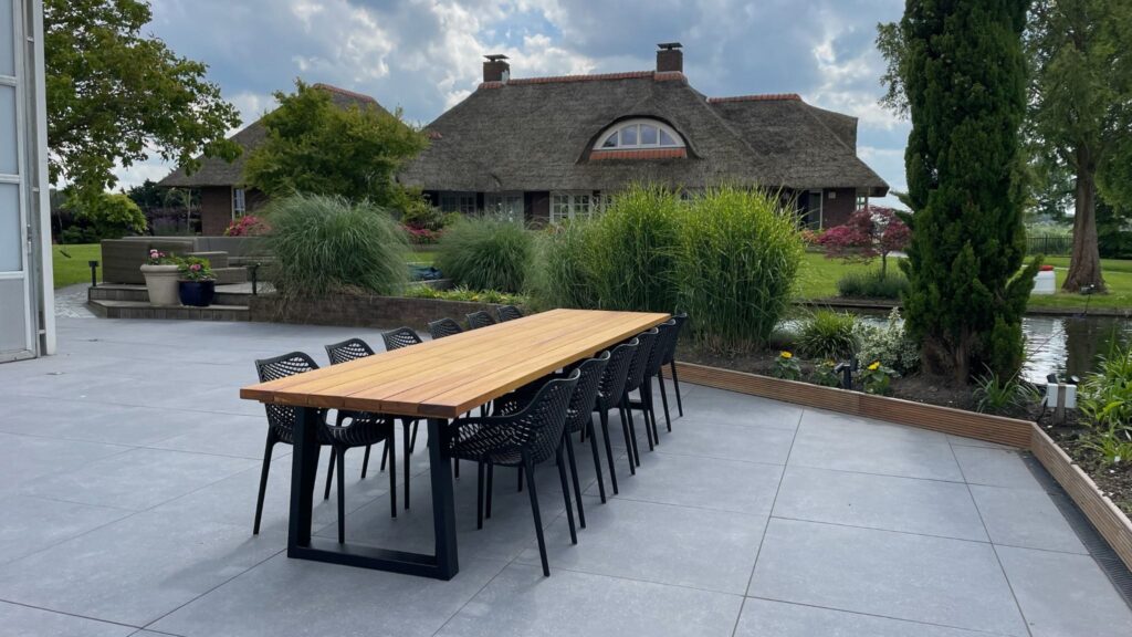 Rechthoekige Hardhout Tuintafel Iroko | Trapezium poten