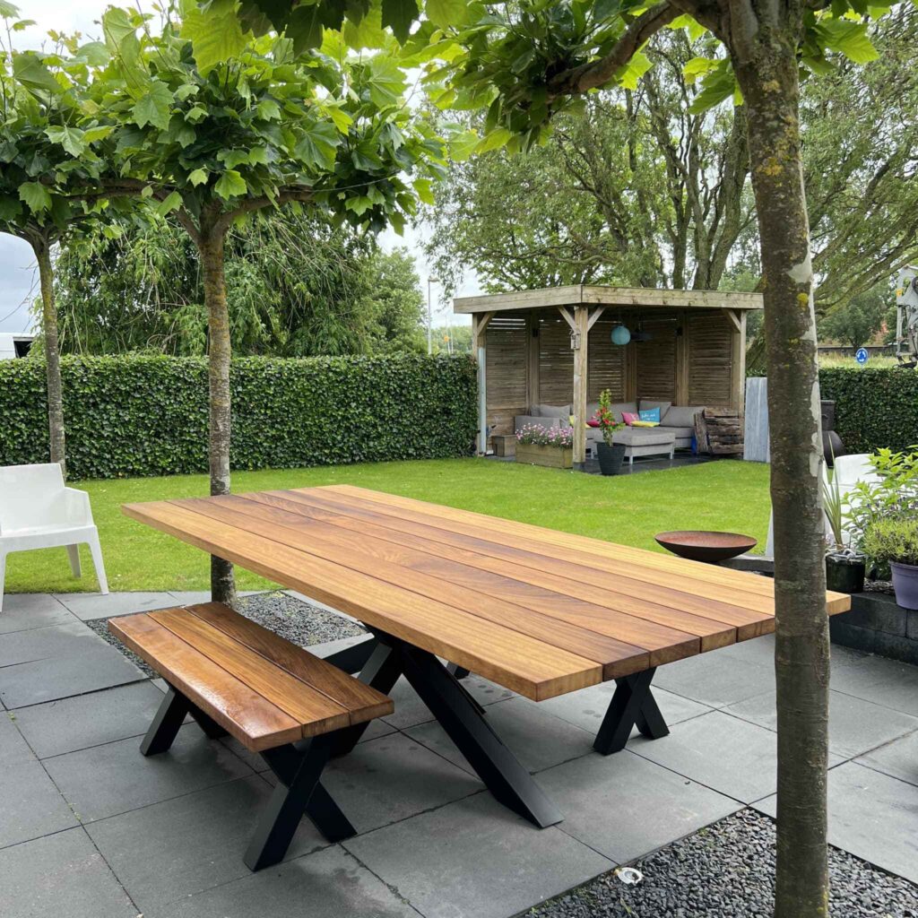 Tuintafel Iroko met Bankje