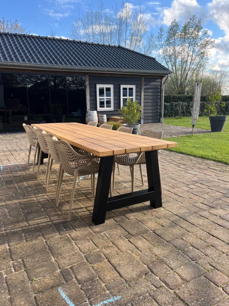 Tuinstoel Senna Taupe met tuintafel van hardhout