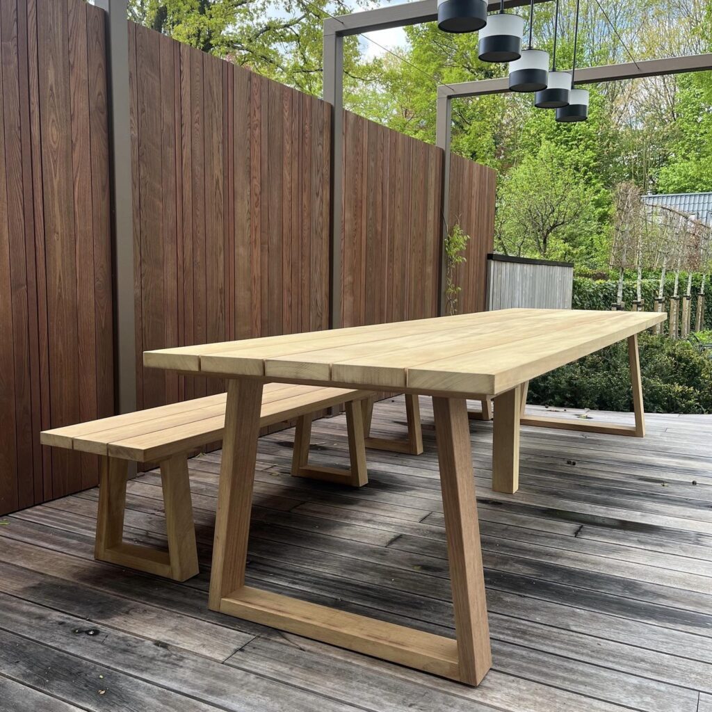 Tuintafel Iroko + Bankje | Houten Poten