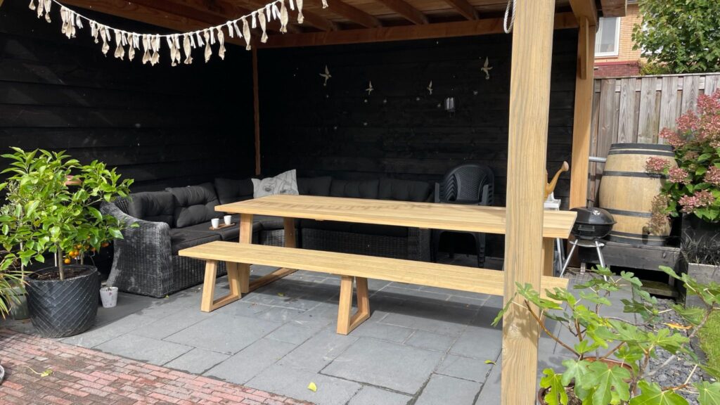Tuintafel Iroko + Bankje | Houten Poten