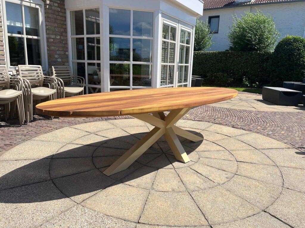 Tuintafel met onderstel in gele kleur