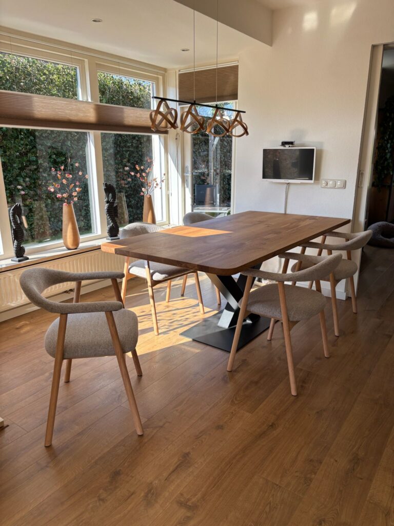Eettafel Eikenhout V poot Japandi stijl rechthoekig