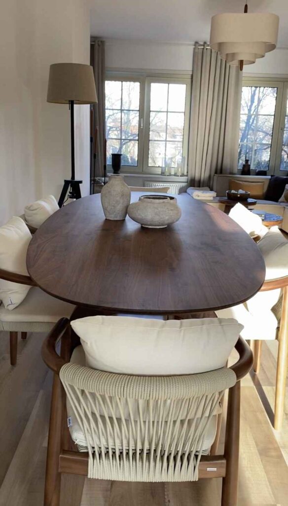 Eettafel Japandi boog poten notenhout