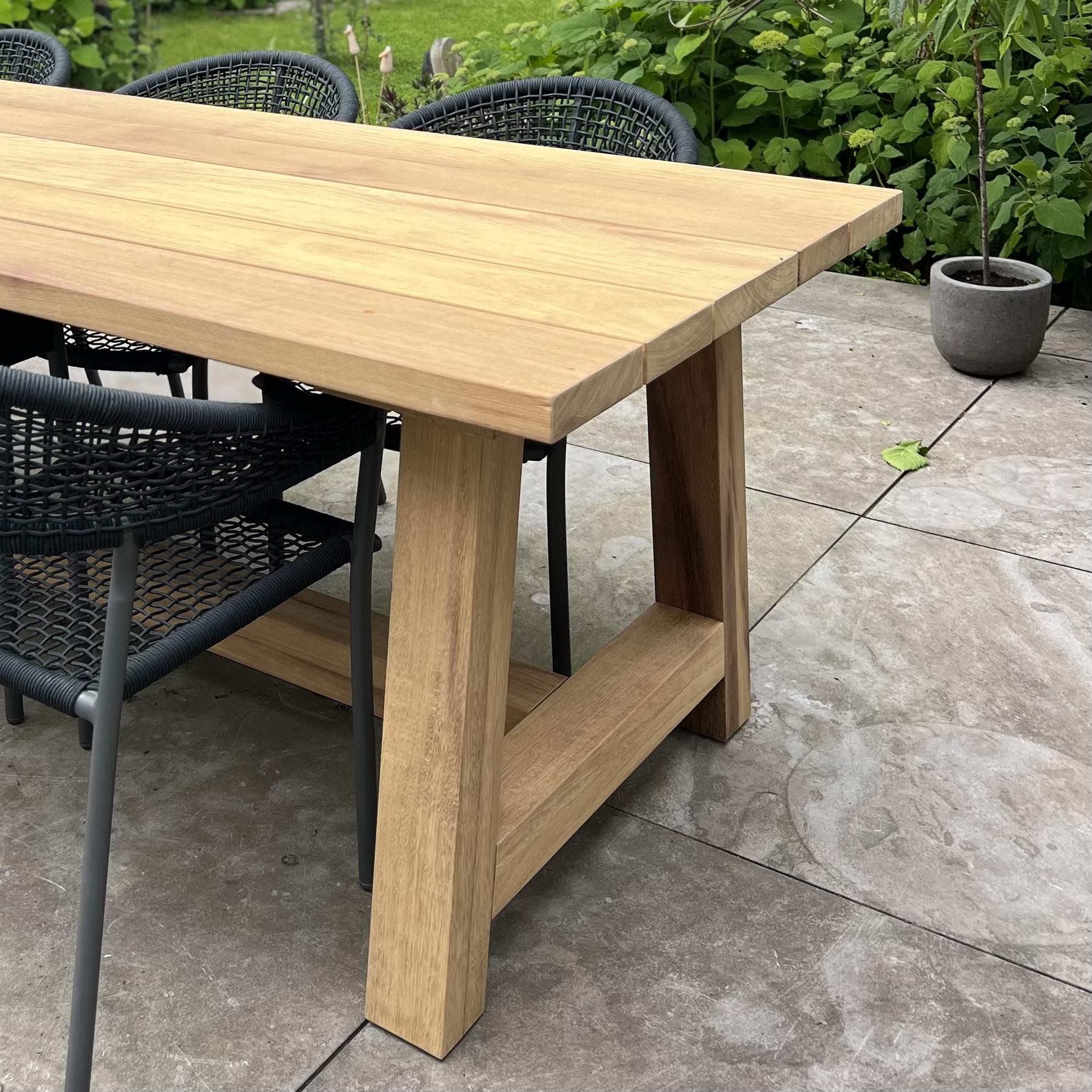 Houten a poot iroko hardhout