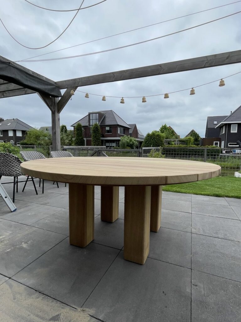 Ronde tuintafel met koker onderstel