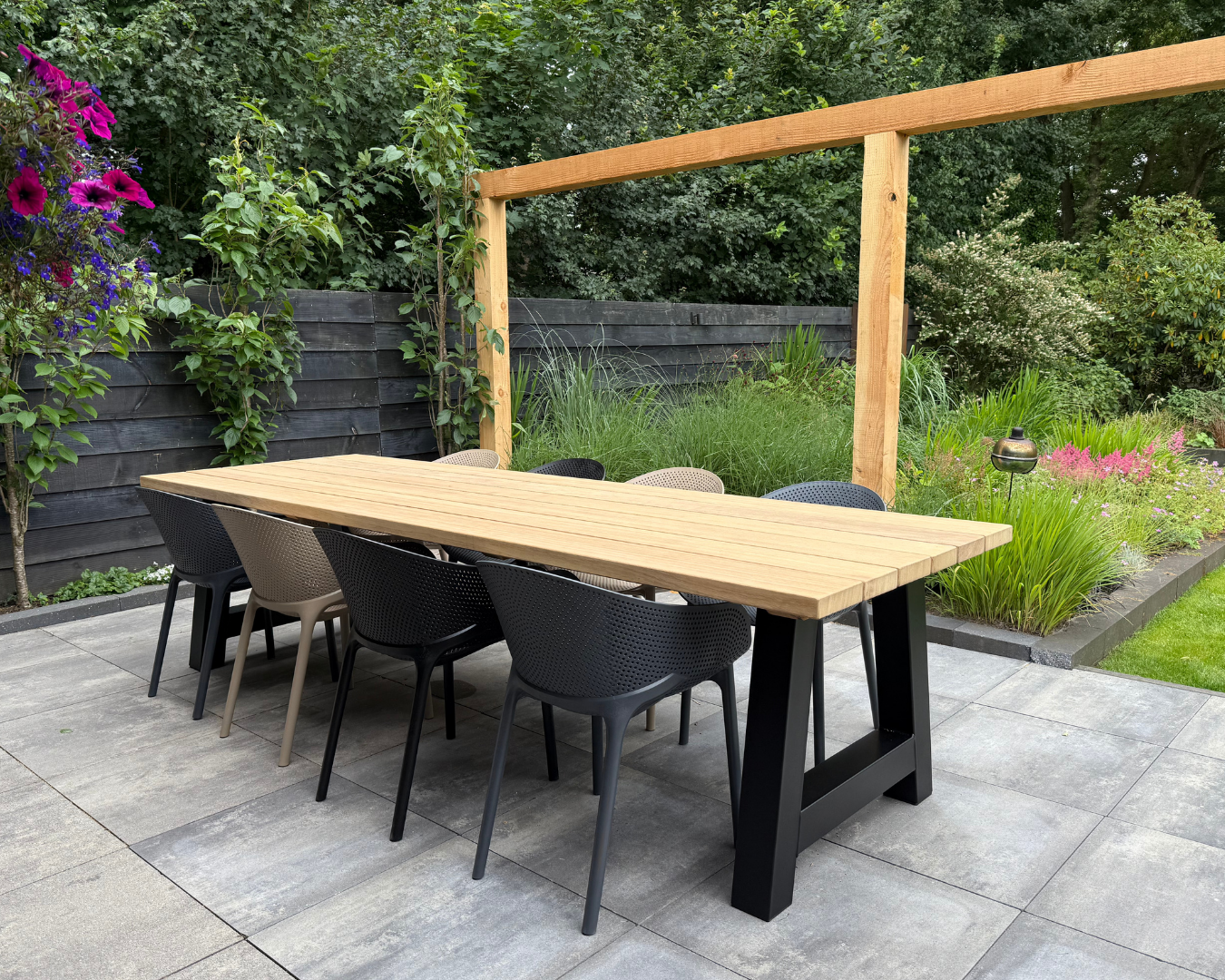 Onbehandelde tuintafel Iroko