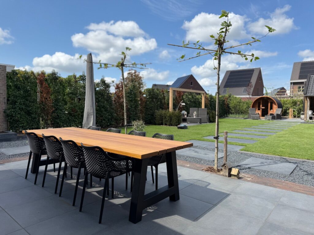 Tuintafel met Grassland beige Durogrit Monocoat