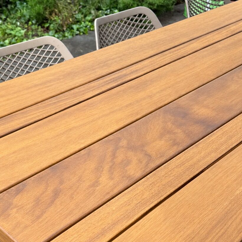 Tuintafel Iroko Rubio Grassland Beige behandeld