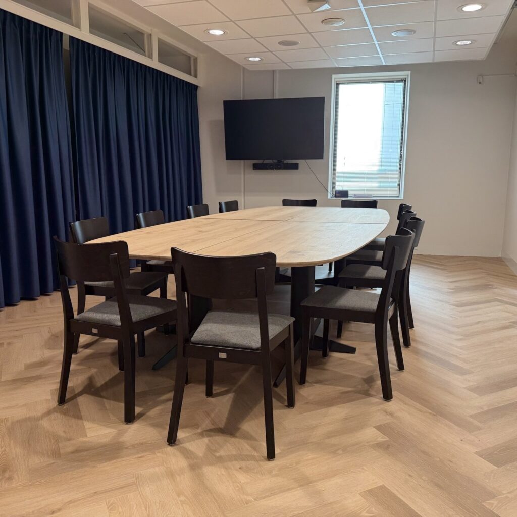 Eiken vergadertafel 4m