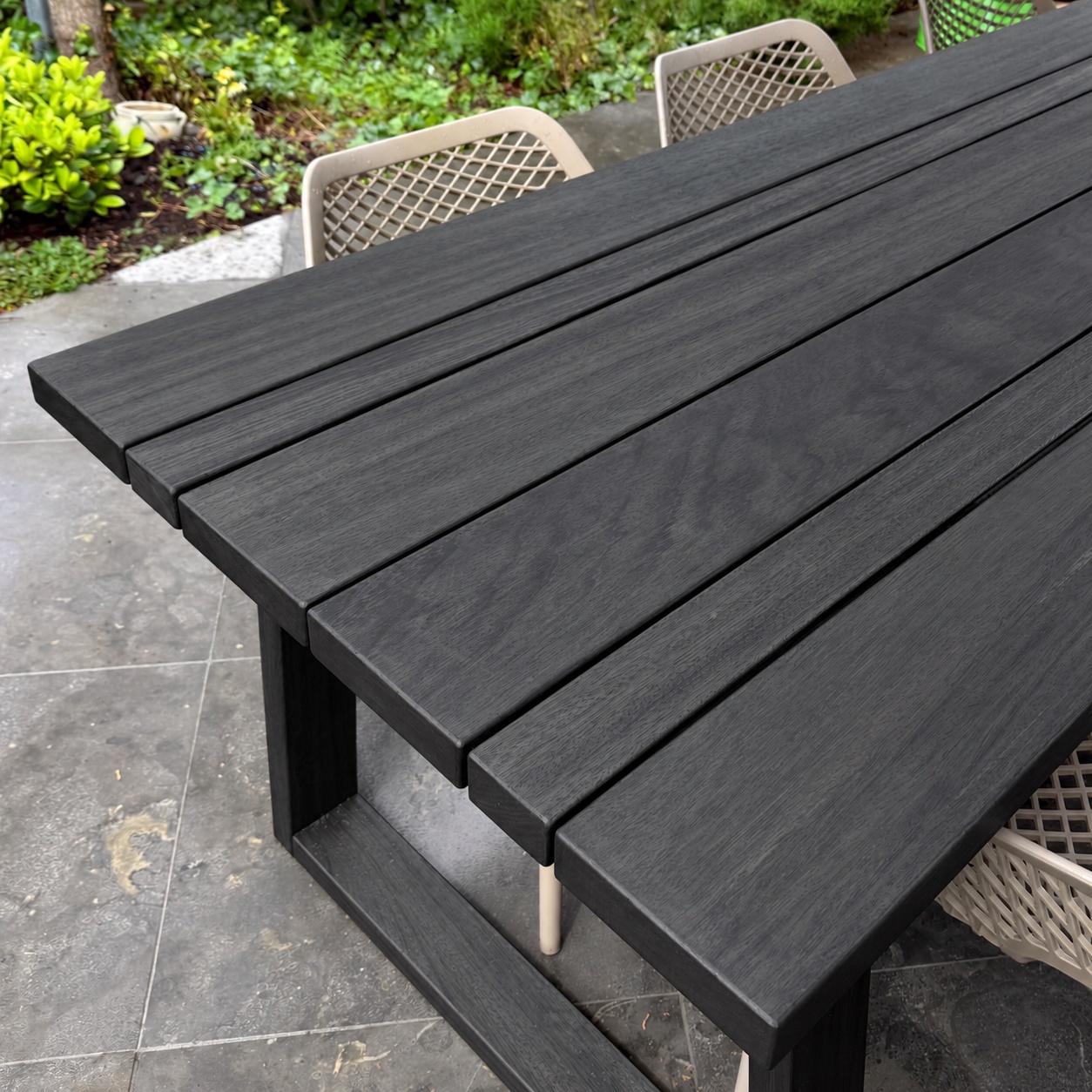 Tuintafel Iroko Rubio Saddle Black behandeling