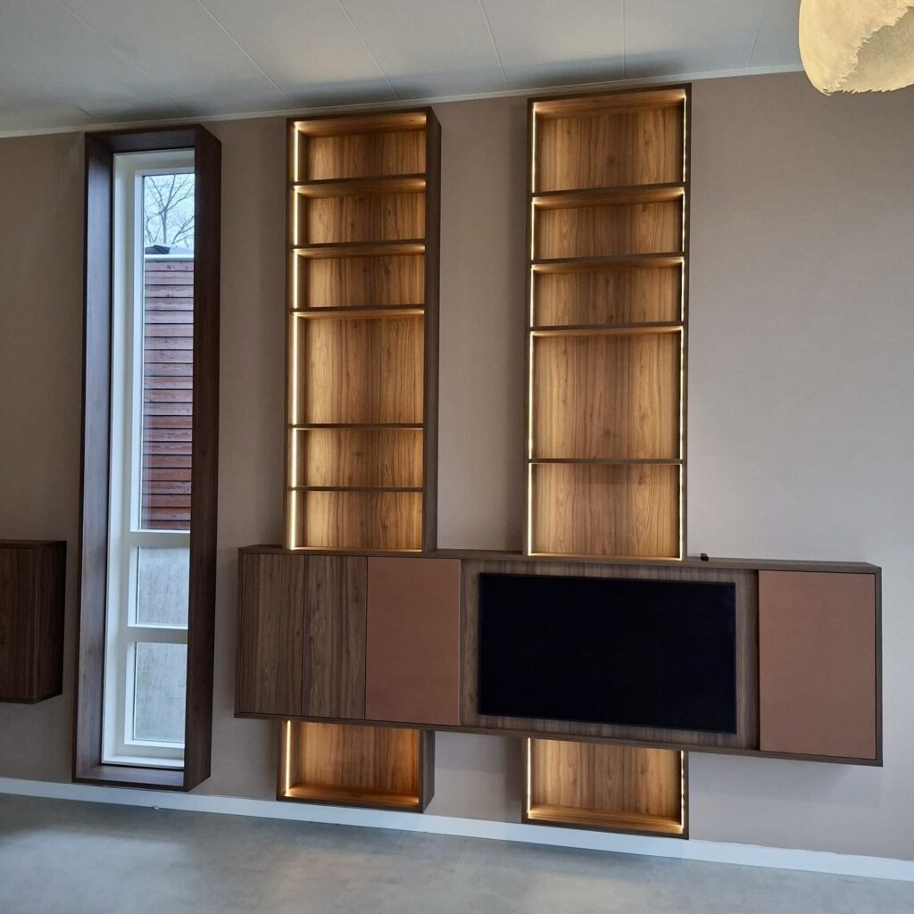Tv meubel maatwerk tot aan plafond 3,8m hoog met ledverlichting