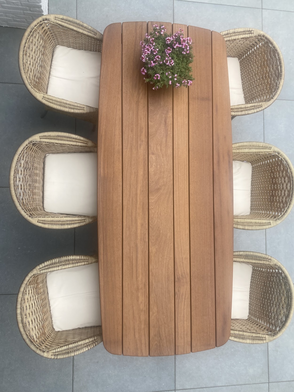 Review Tafel half ovaal buitentafel