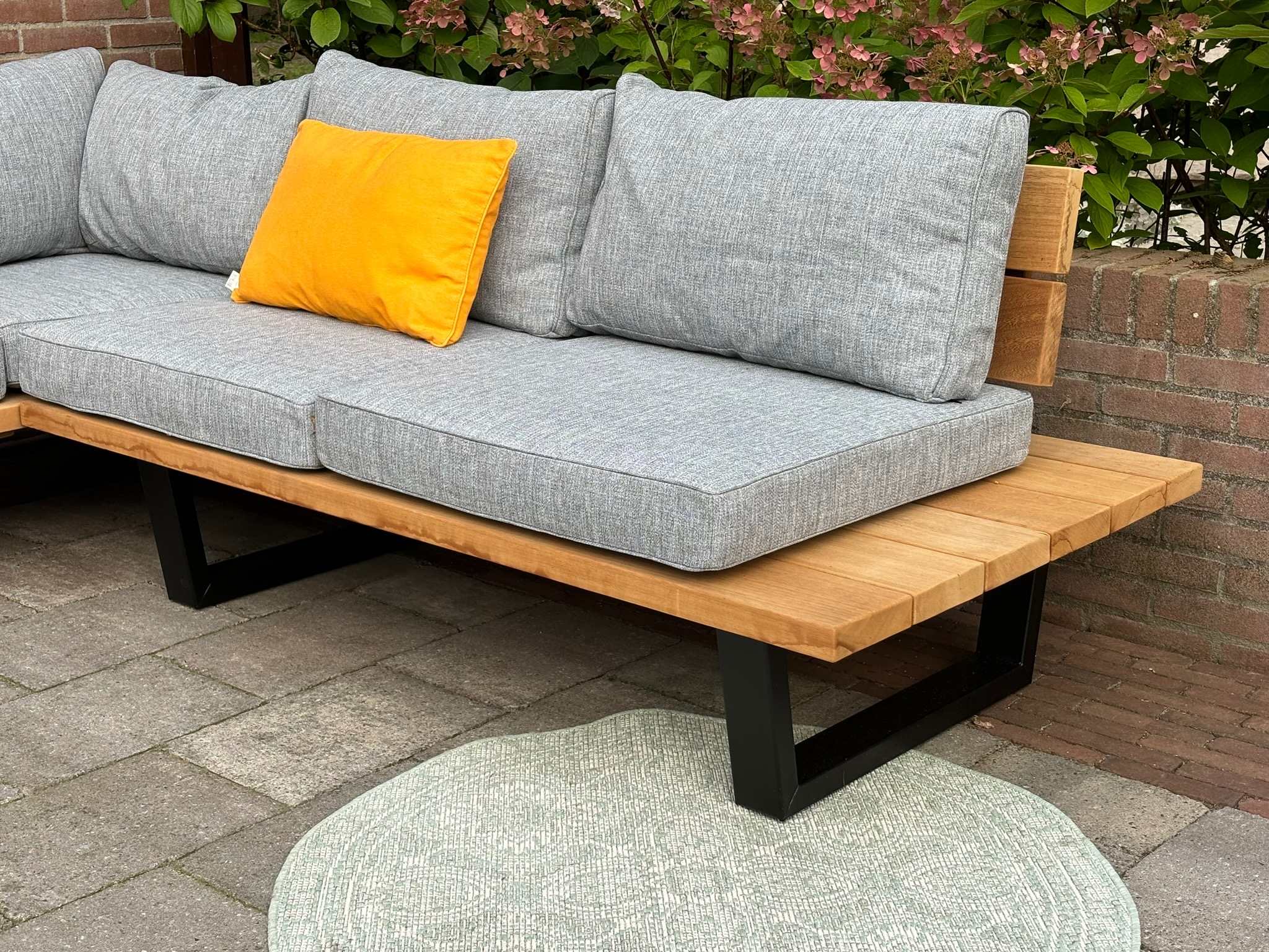 Hardhout loungeset met bijzetruimte en grijze kussens