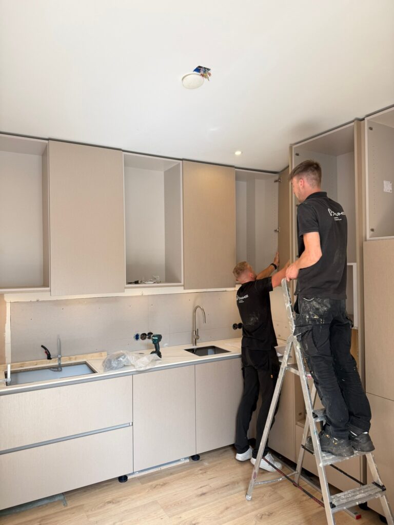 Montage en controle van de keuken